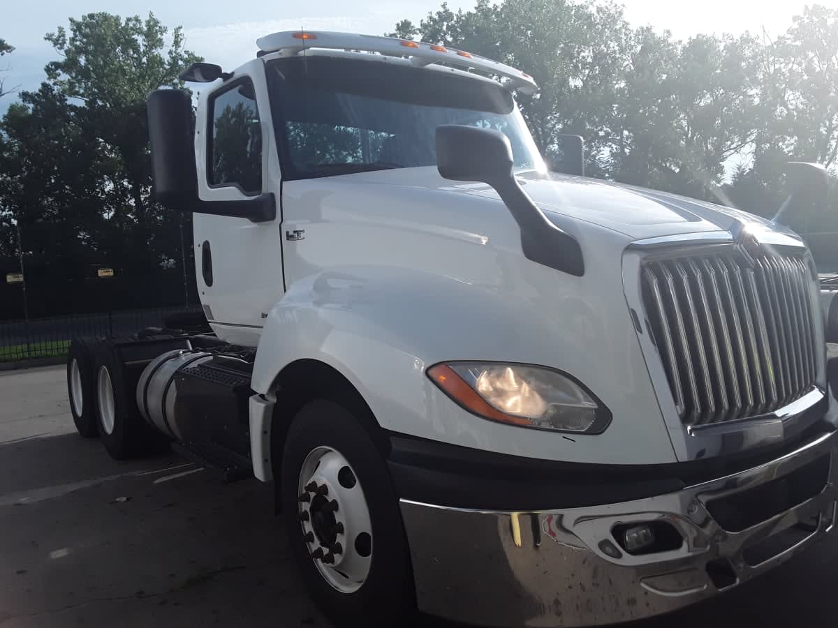 2018 Navistar International LT625 DAYCAB T/A 789687