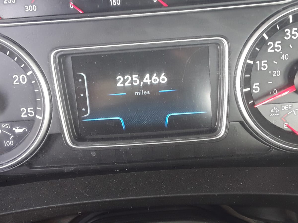 2018 International - image 9