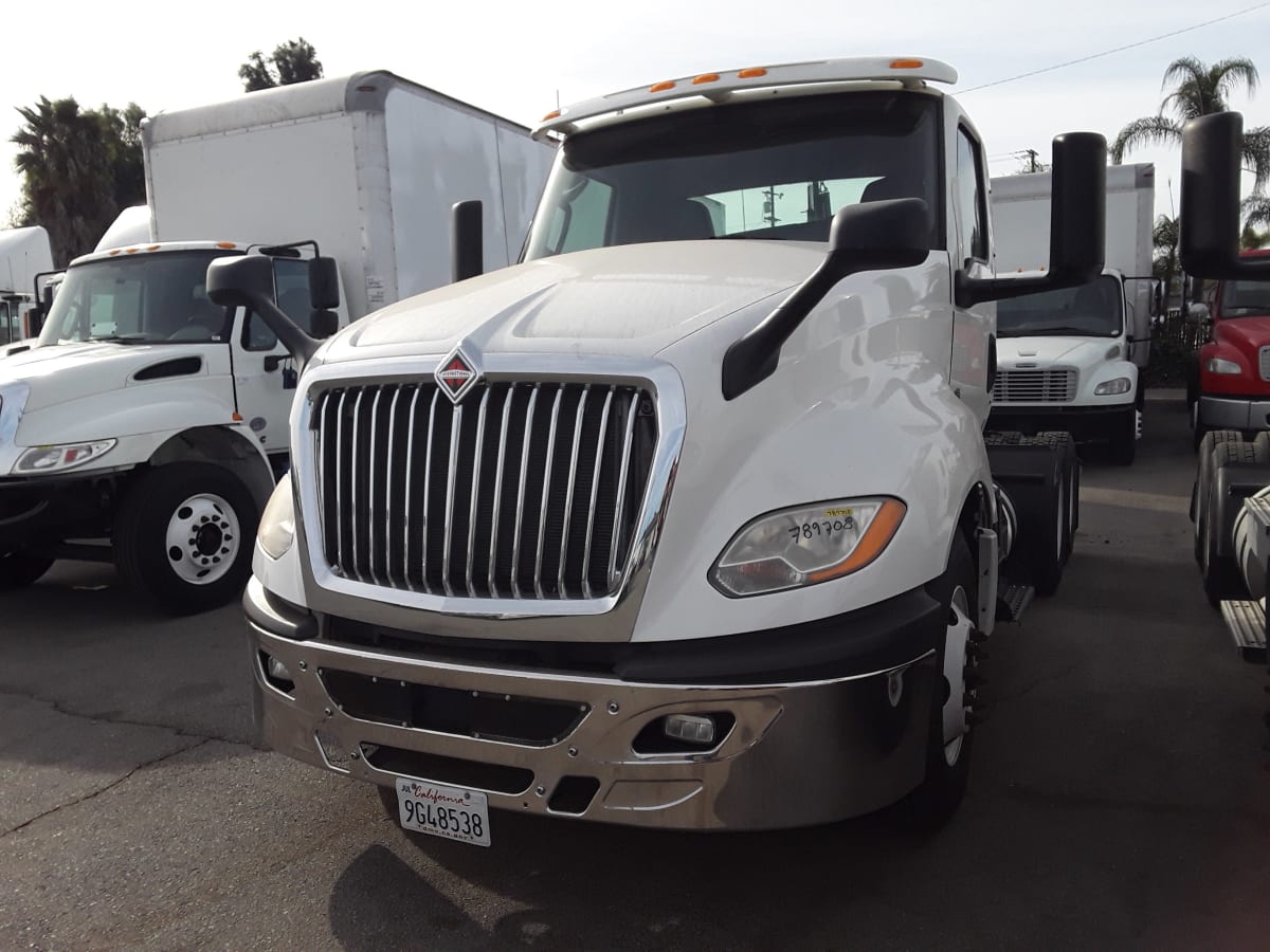 2018 International - image 3