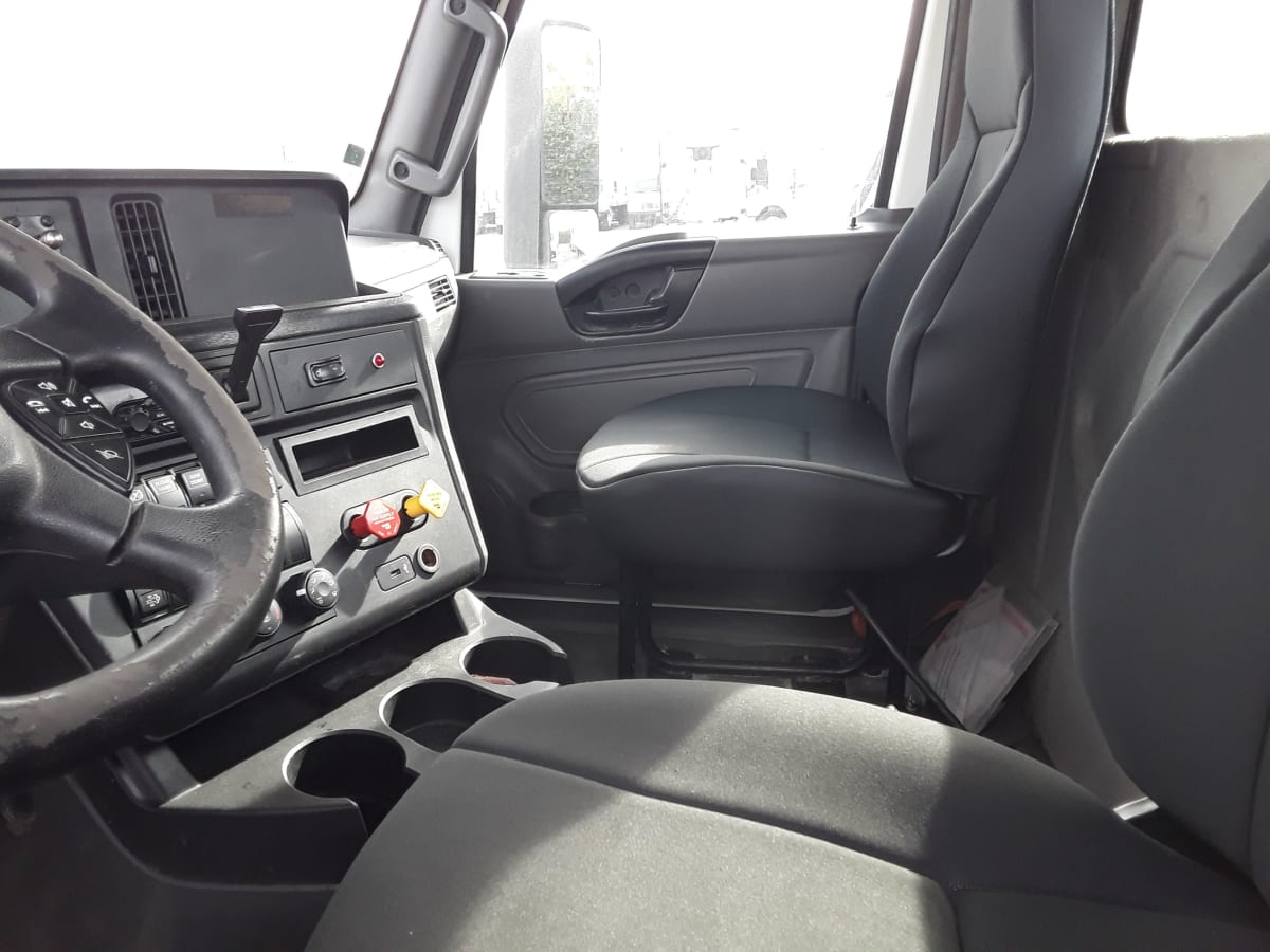 2018 International - image 7