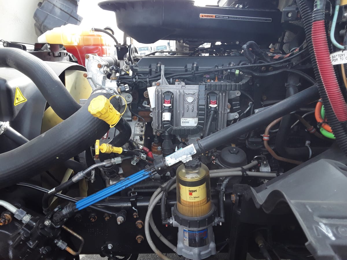 2018 International - image 8