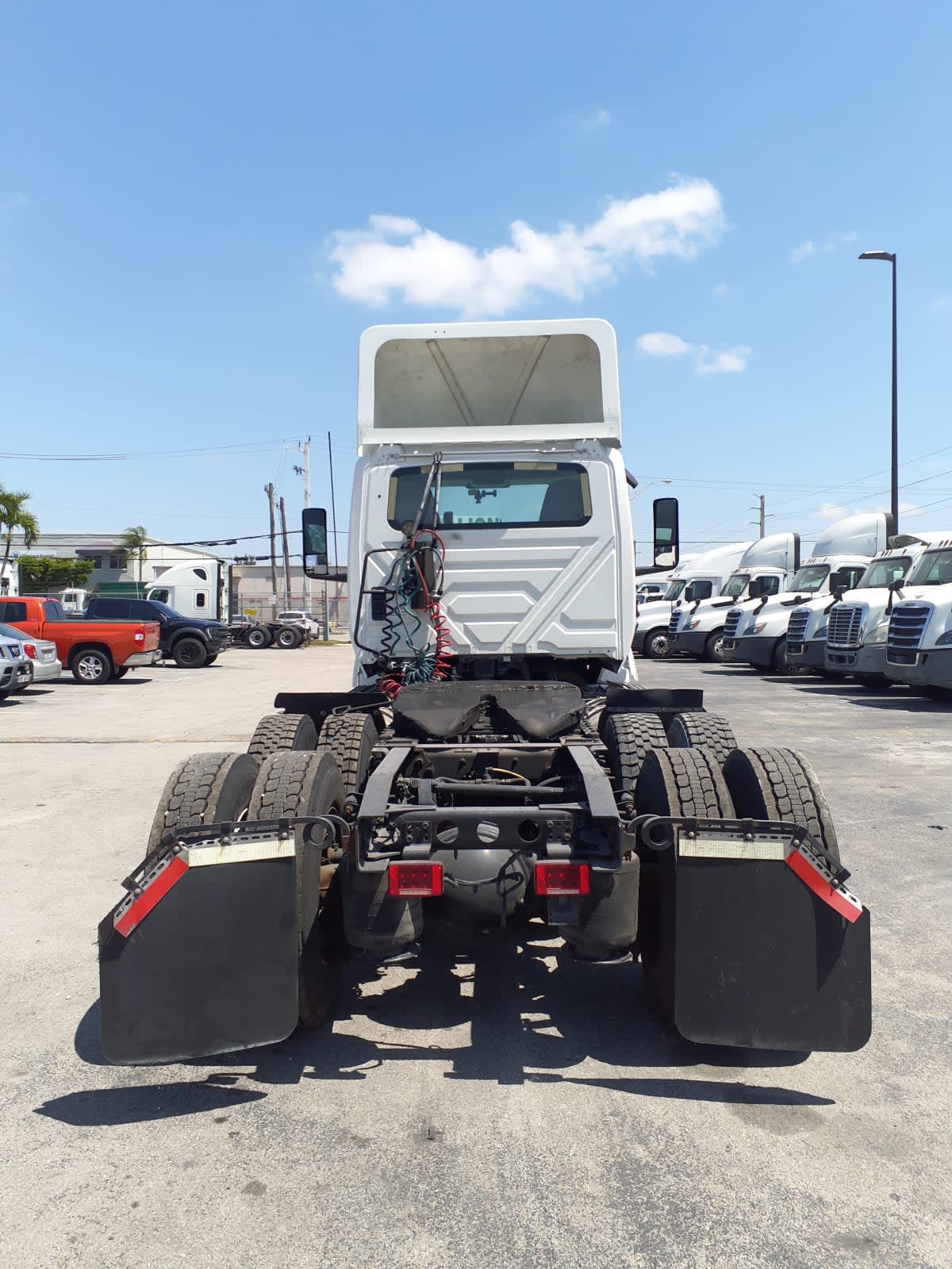 2018 Navistar International LT625 DAYCAB T/A 789712