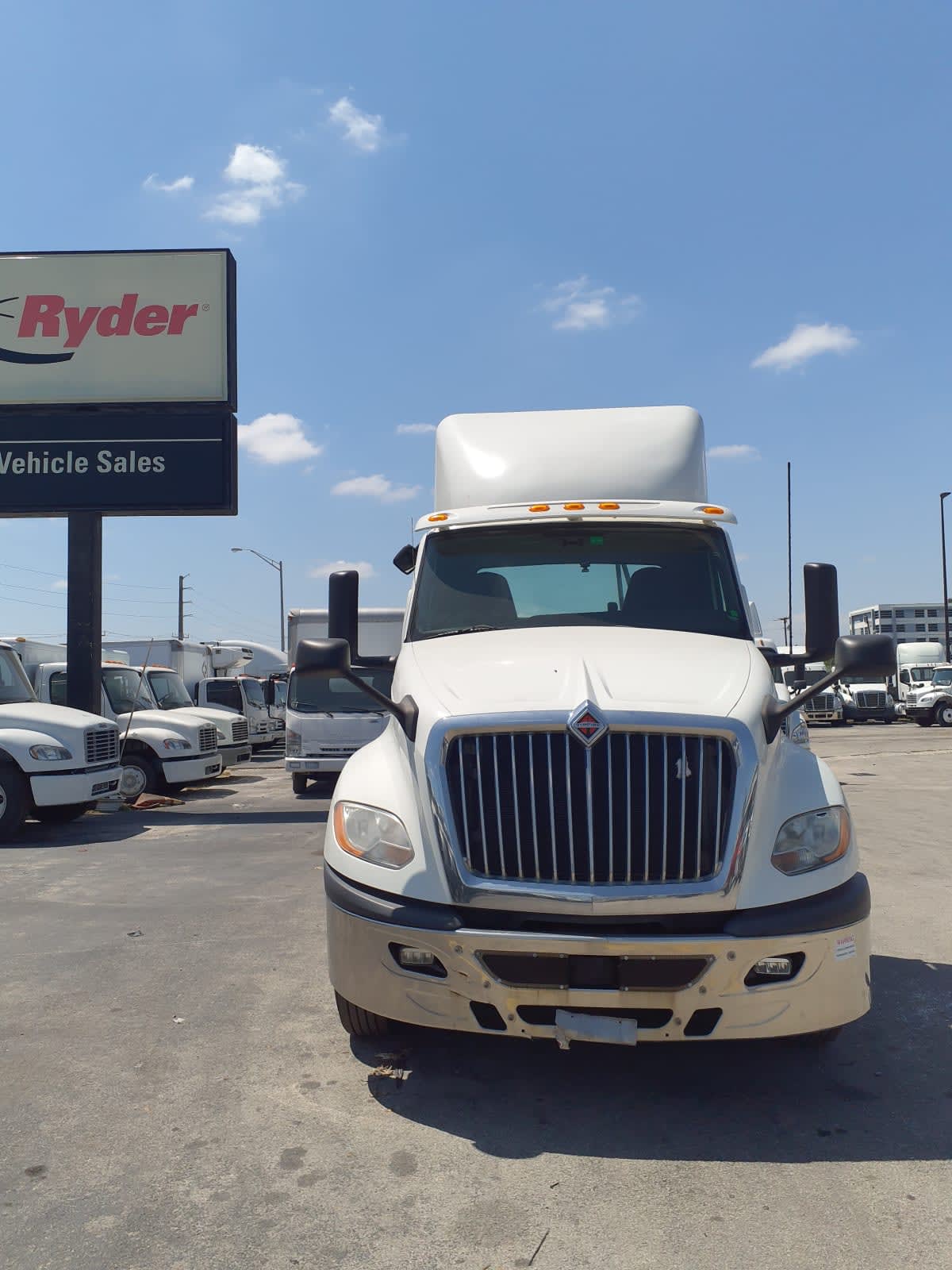 2018 Navistar International LT625 DAYCAB T/A 789712