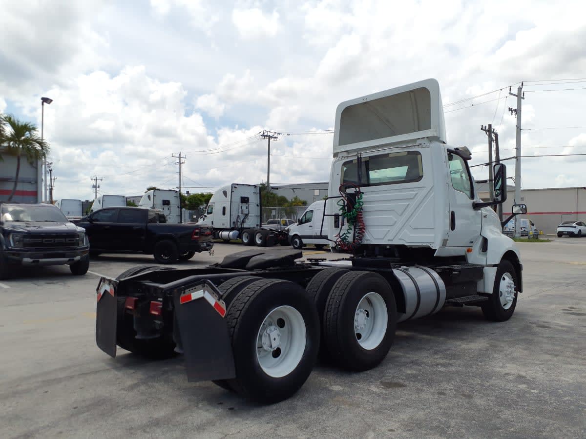 2018 Navistar International LT625 DAYCAB T/A 789728