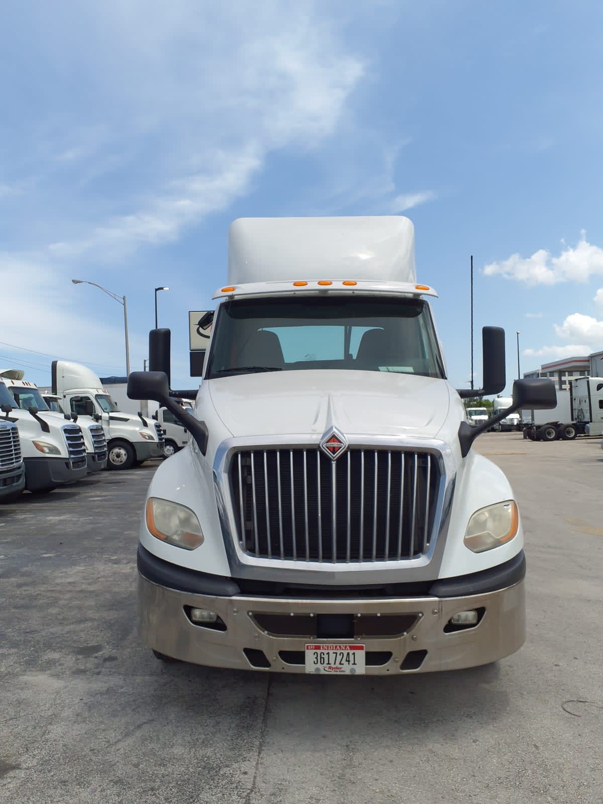 2018 Navistar International LT625 DAYCAB T/A 789728