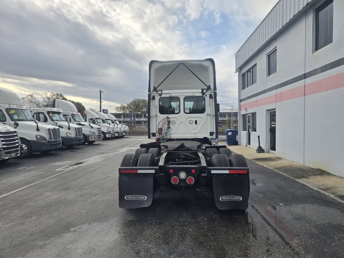 2018 Freightliner - image 5