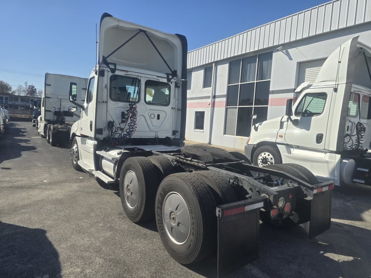 2018 Freightliner - image 4