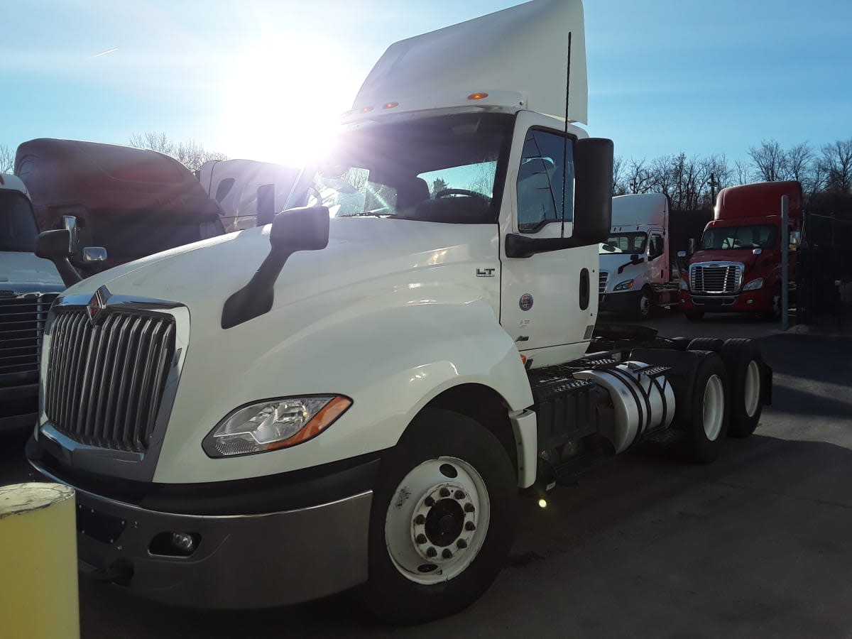 2018 Navistar International LT625 DAYCAB T/A 789856