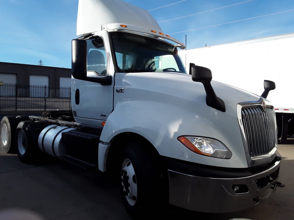 2018 Navistar International LT625 DAYCAB T/A 789856