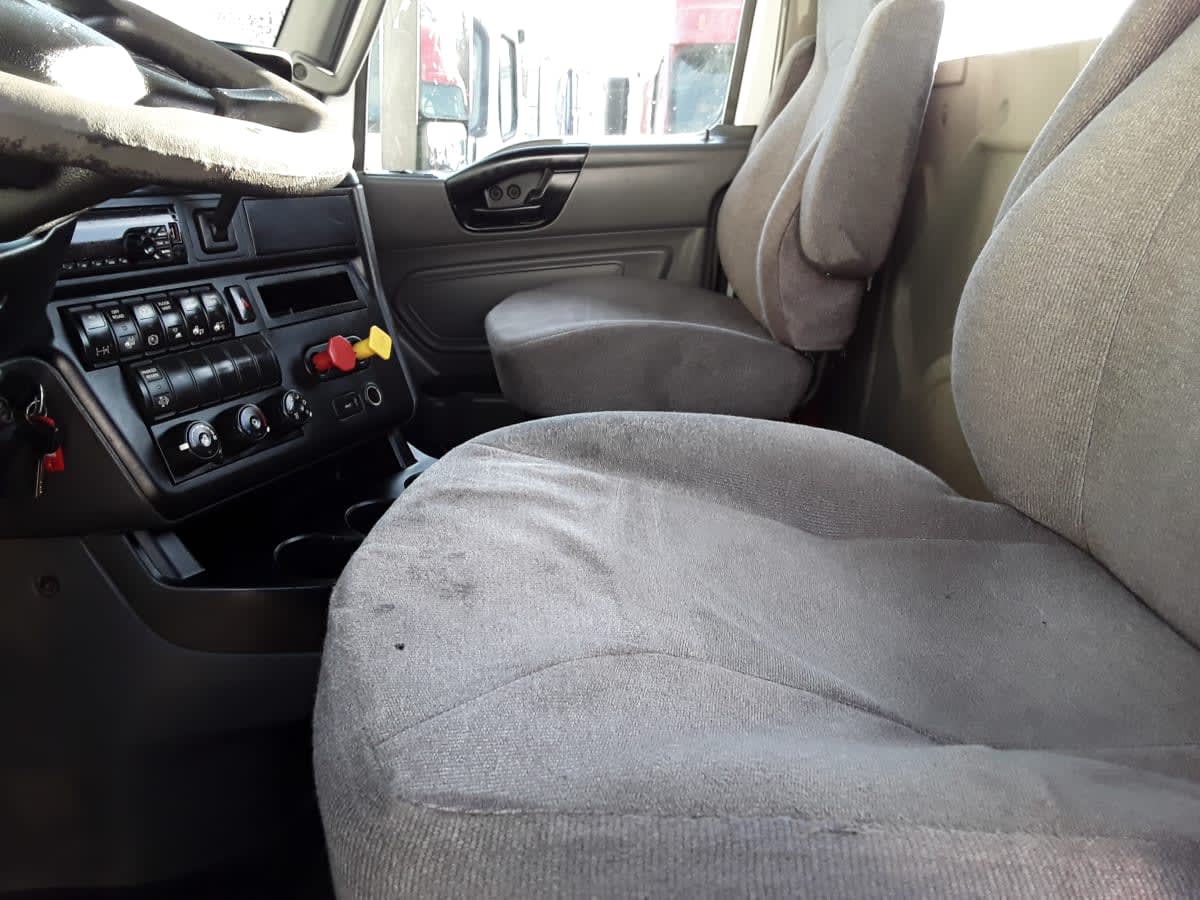 2018 Navistar International LT625 DAYCAB T/A 789856