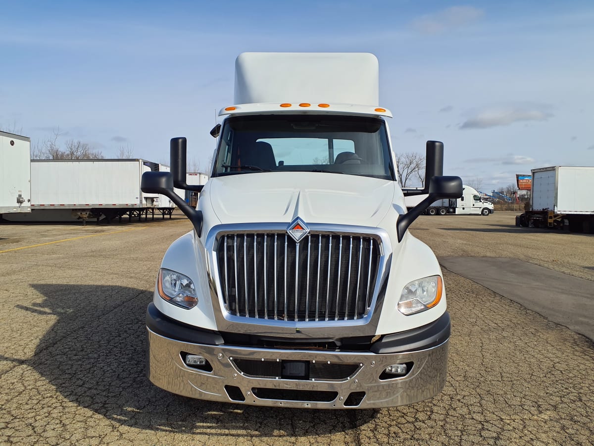 2018 Navistar International LT625 DAYCAB T/A 789976