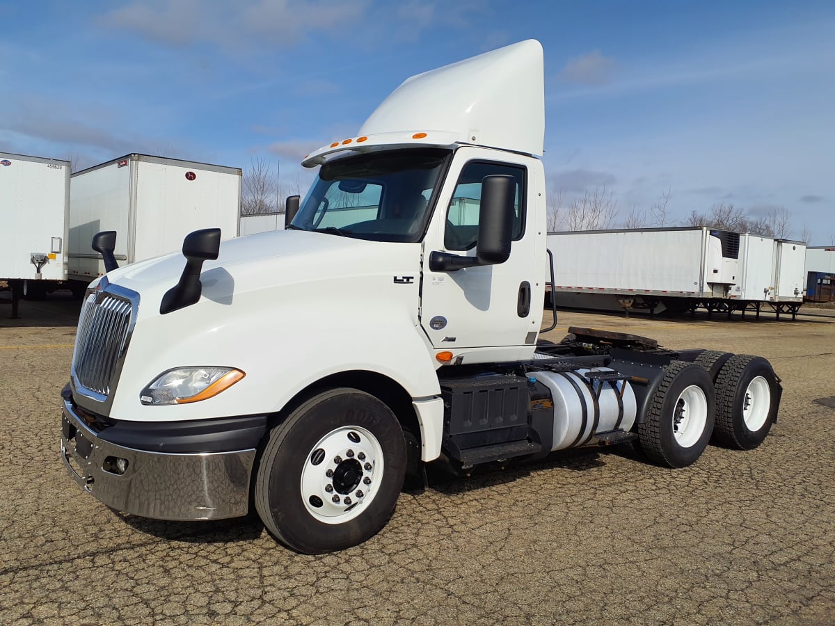 2018 Navistar International LT625 DAYCAB T/A 789976