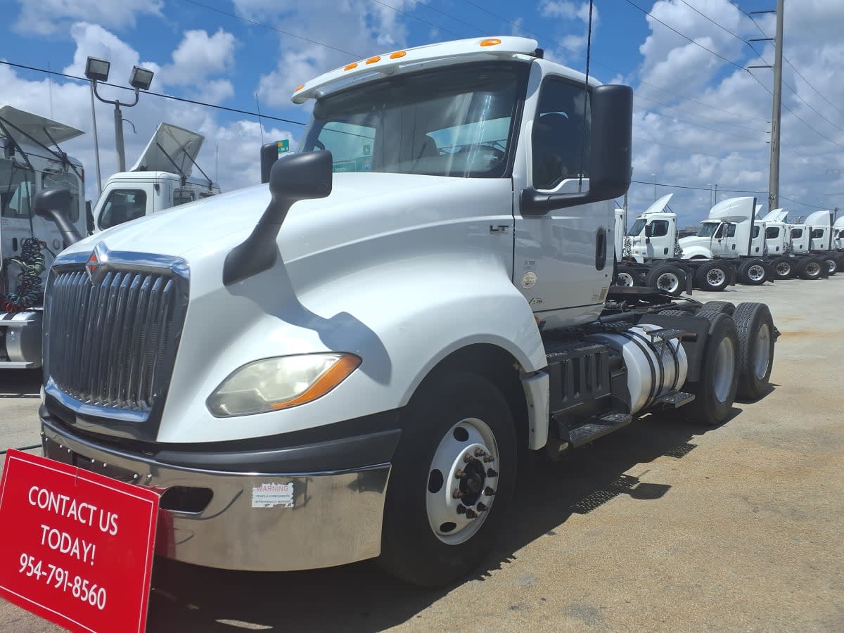 2018 Navistar International LT625 DAYCAB T/A 789977