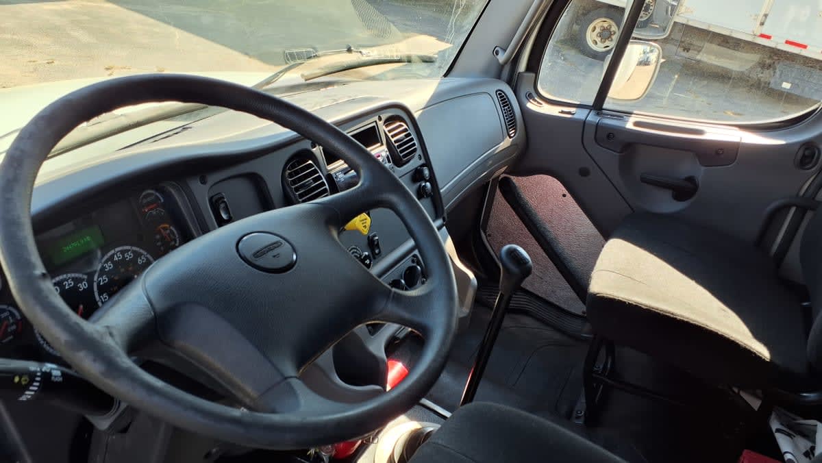 2018 Freightliner/Mercedes M2 106 790015