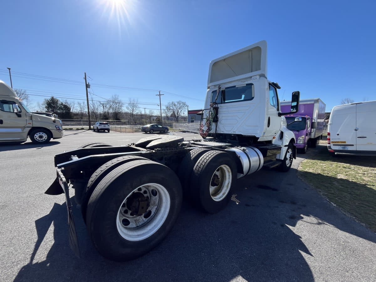 2018 International - image 4