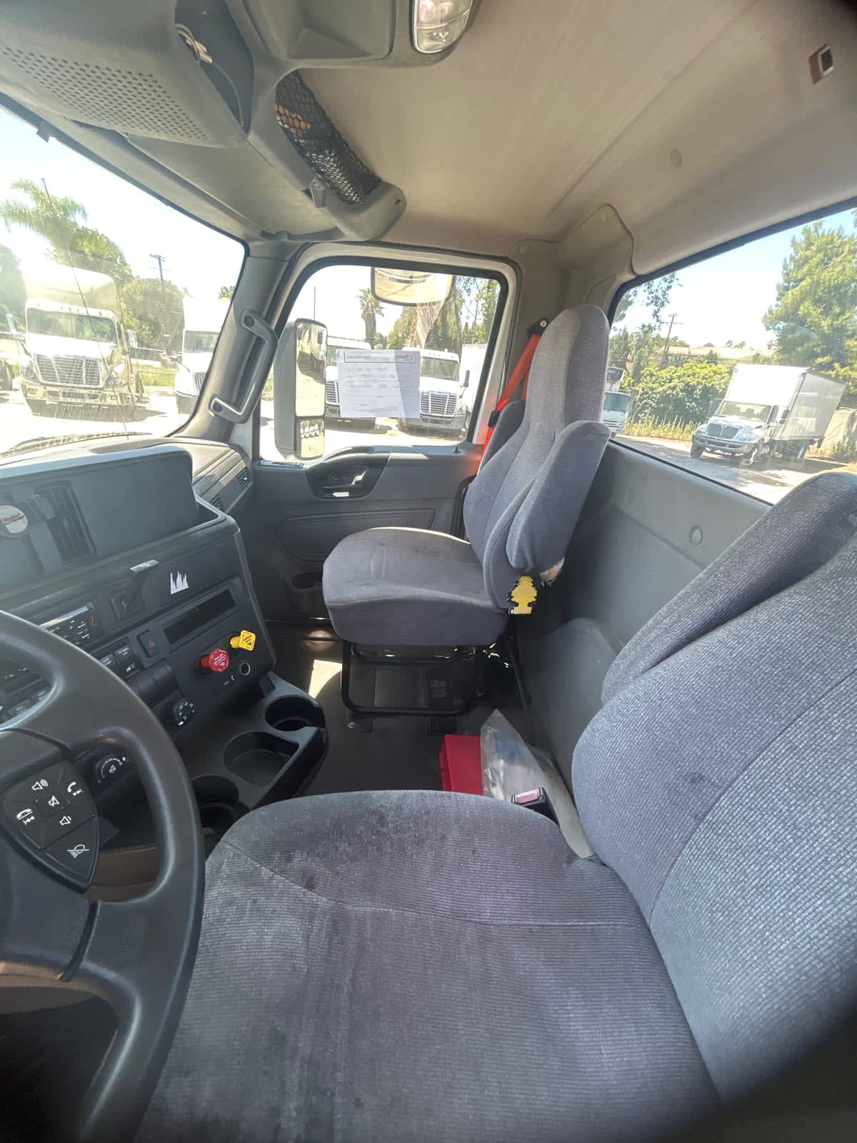 2018 Navistar International LT625 DAYCAB T/A 790070