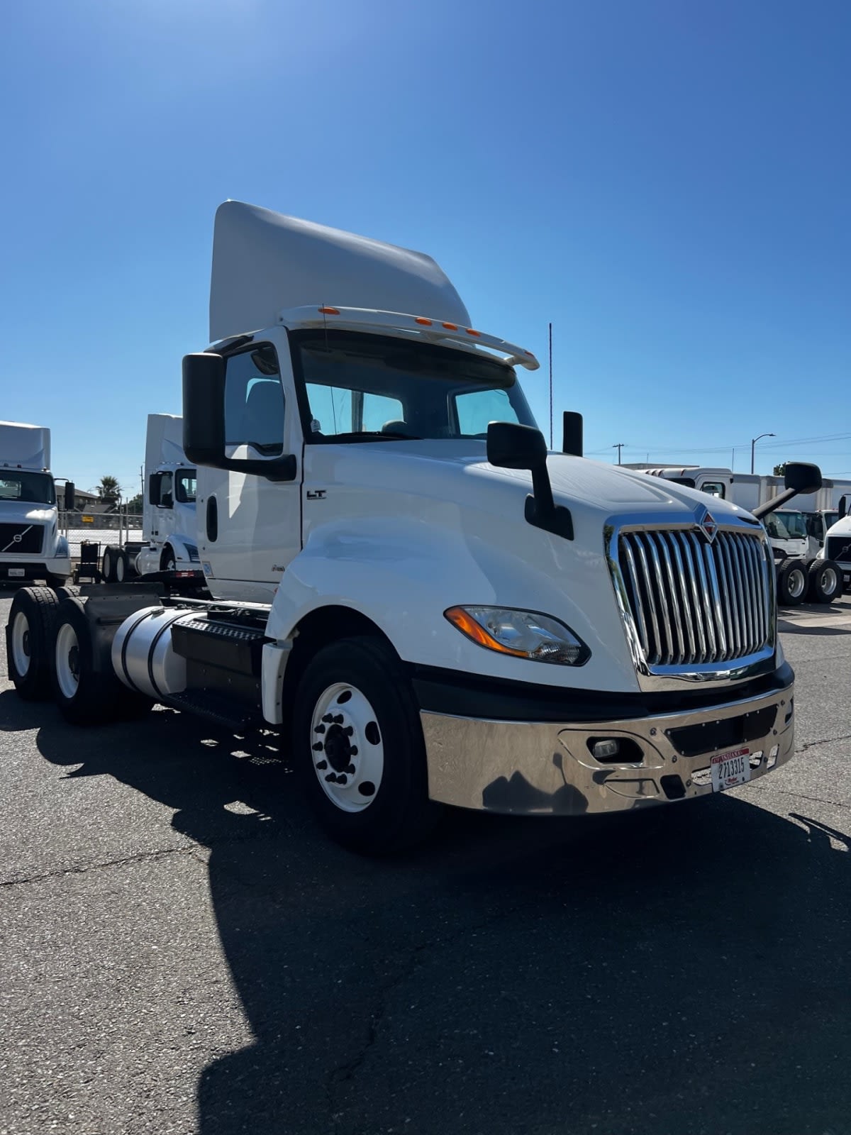 2018 International - image 3