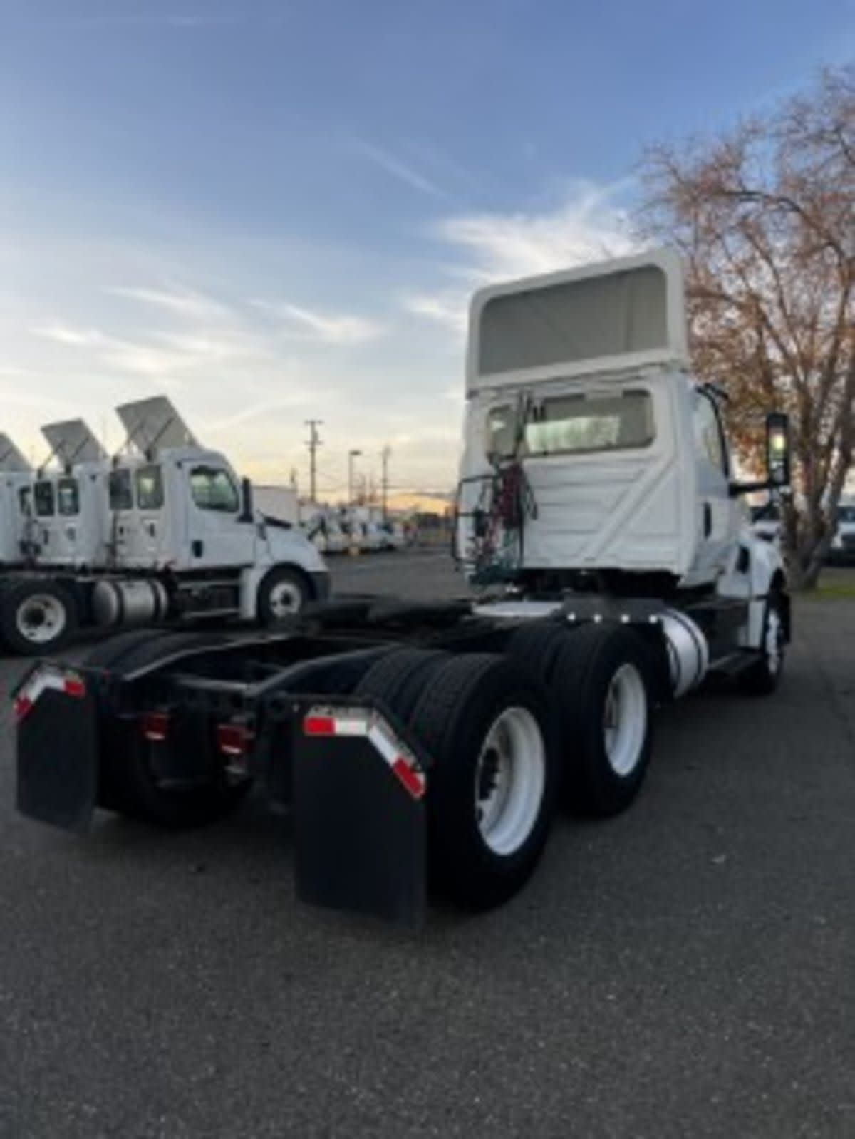 2018 International - image 4