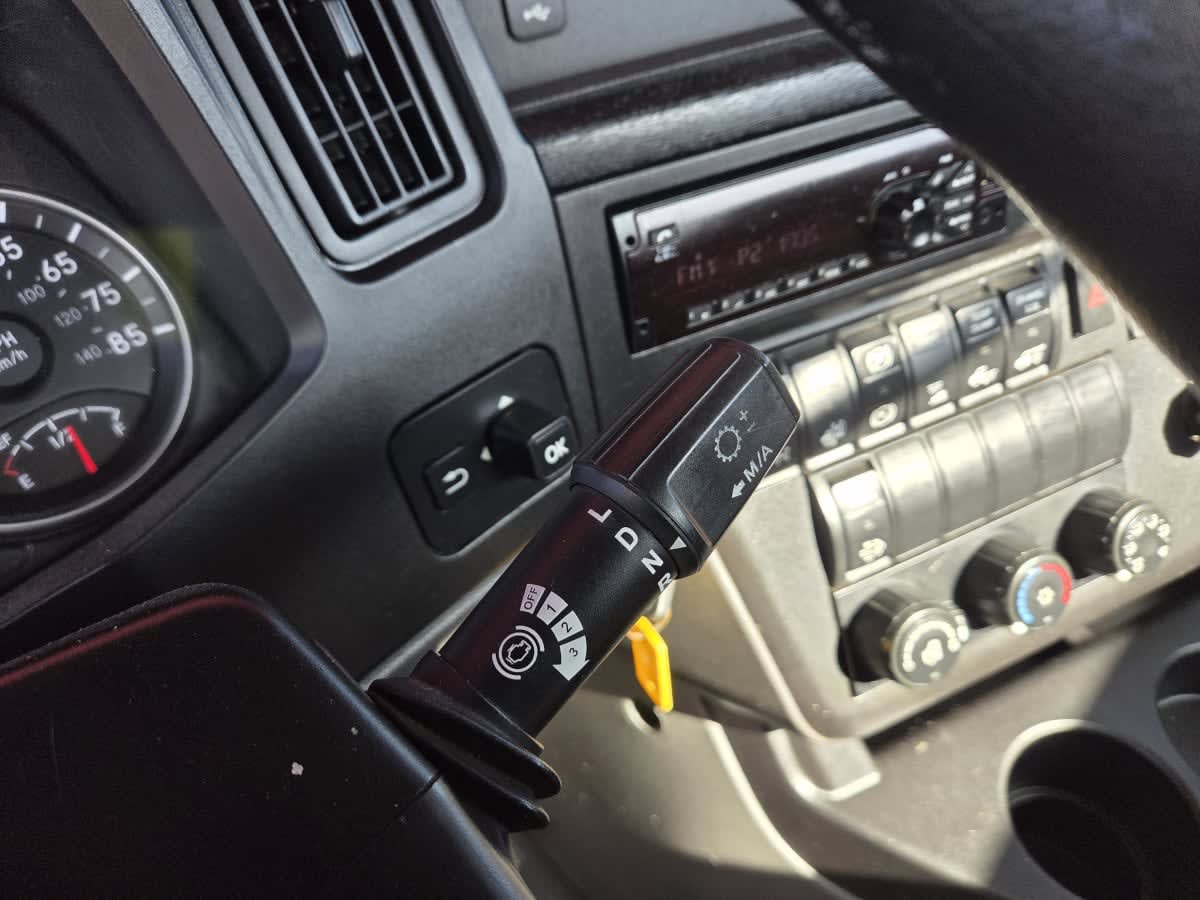 2018 International - image 10