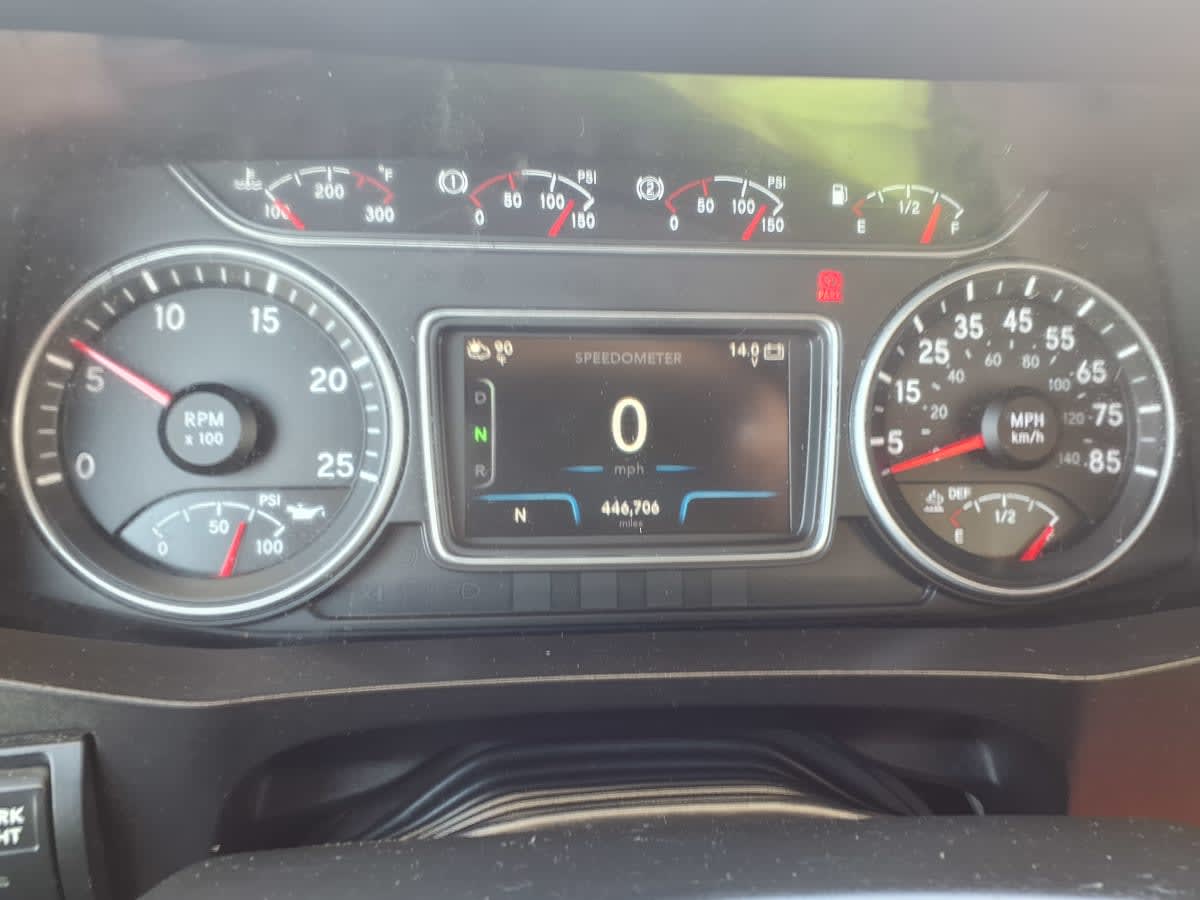 2018 International - image 9