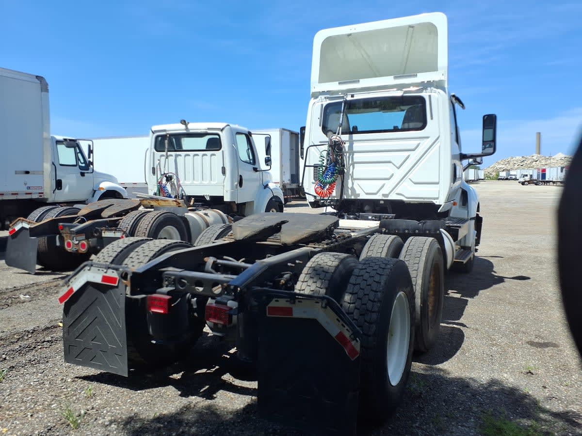 2018 International - image 6