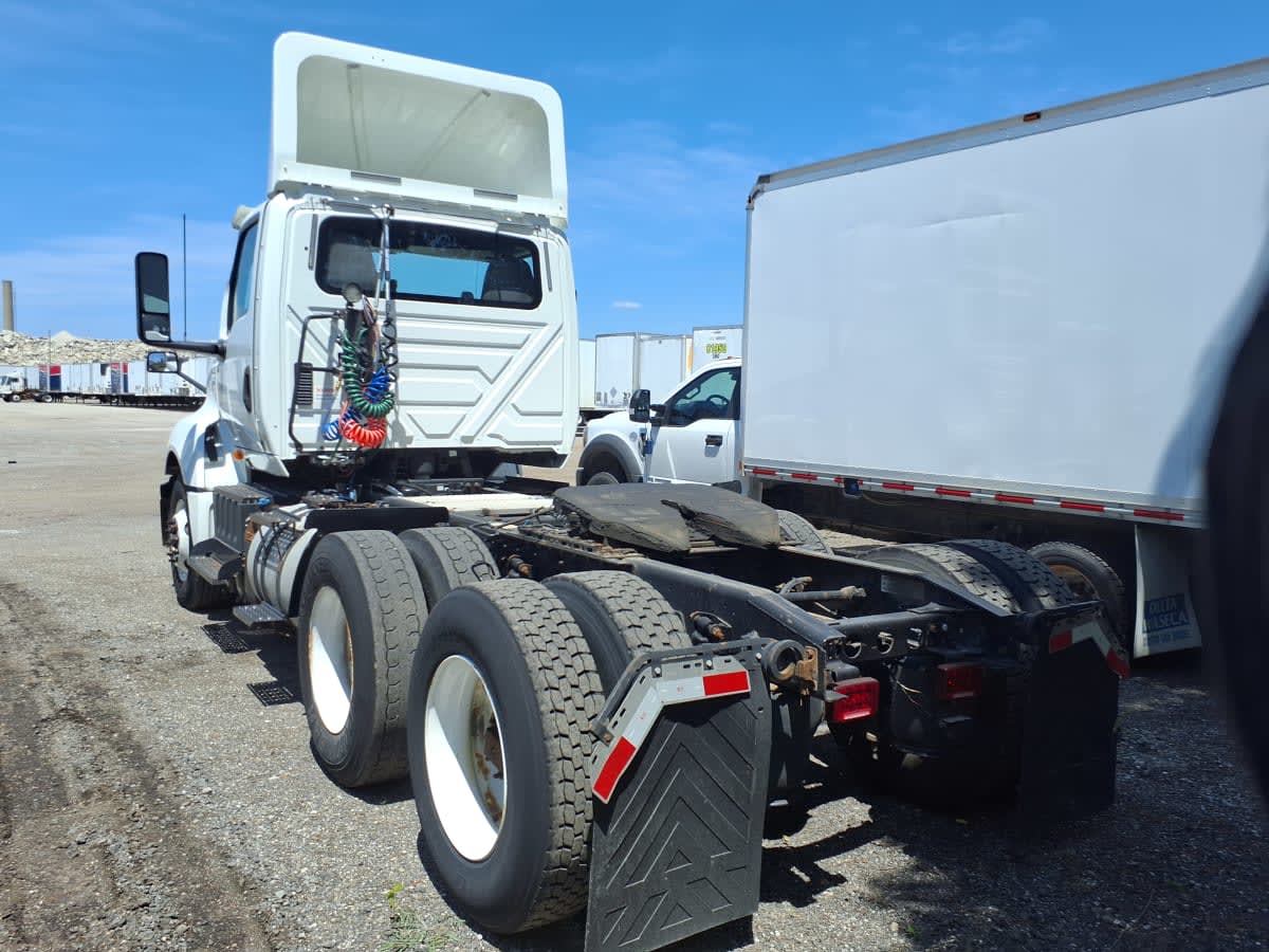 2018 International - image 4