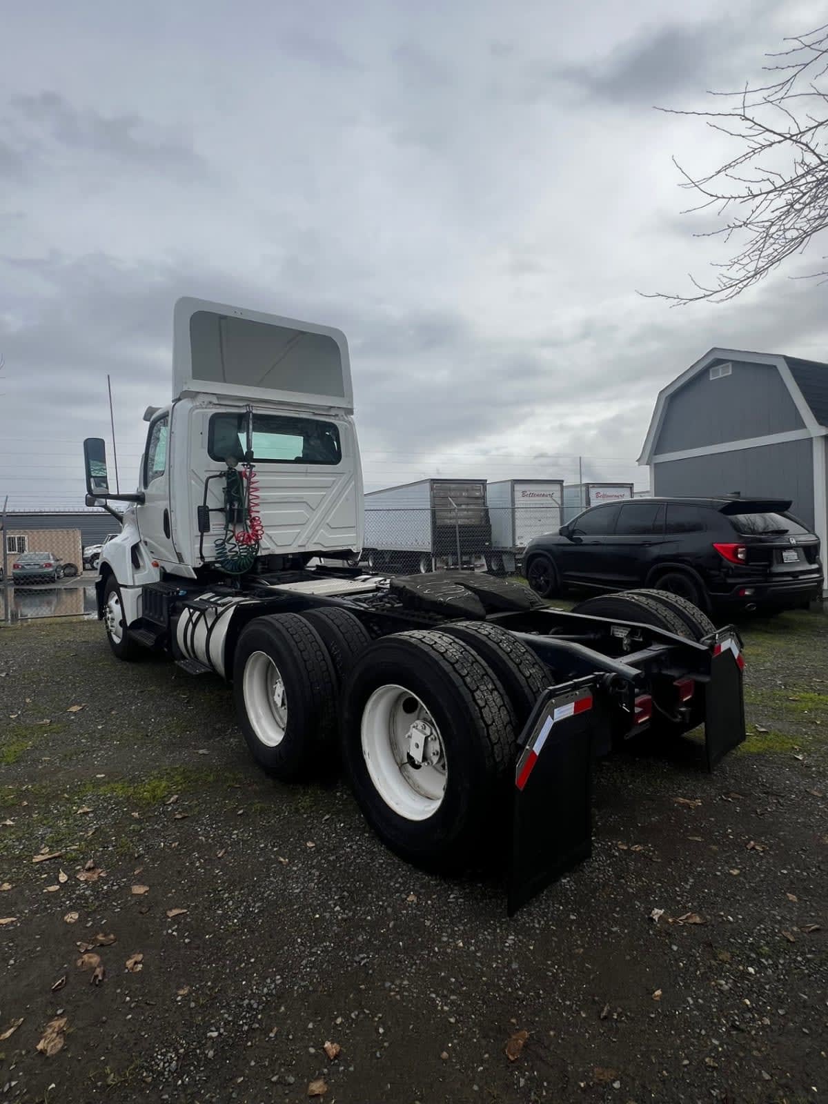 2018 International - image 6