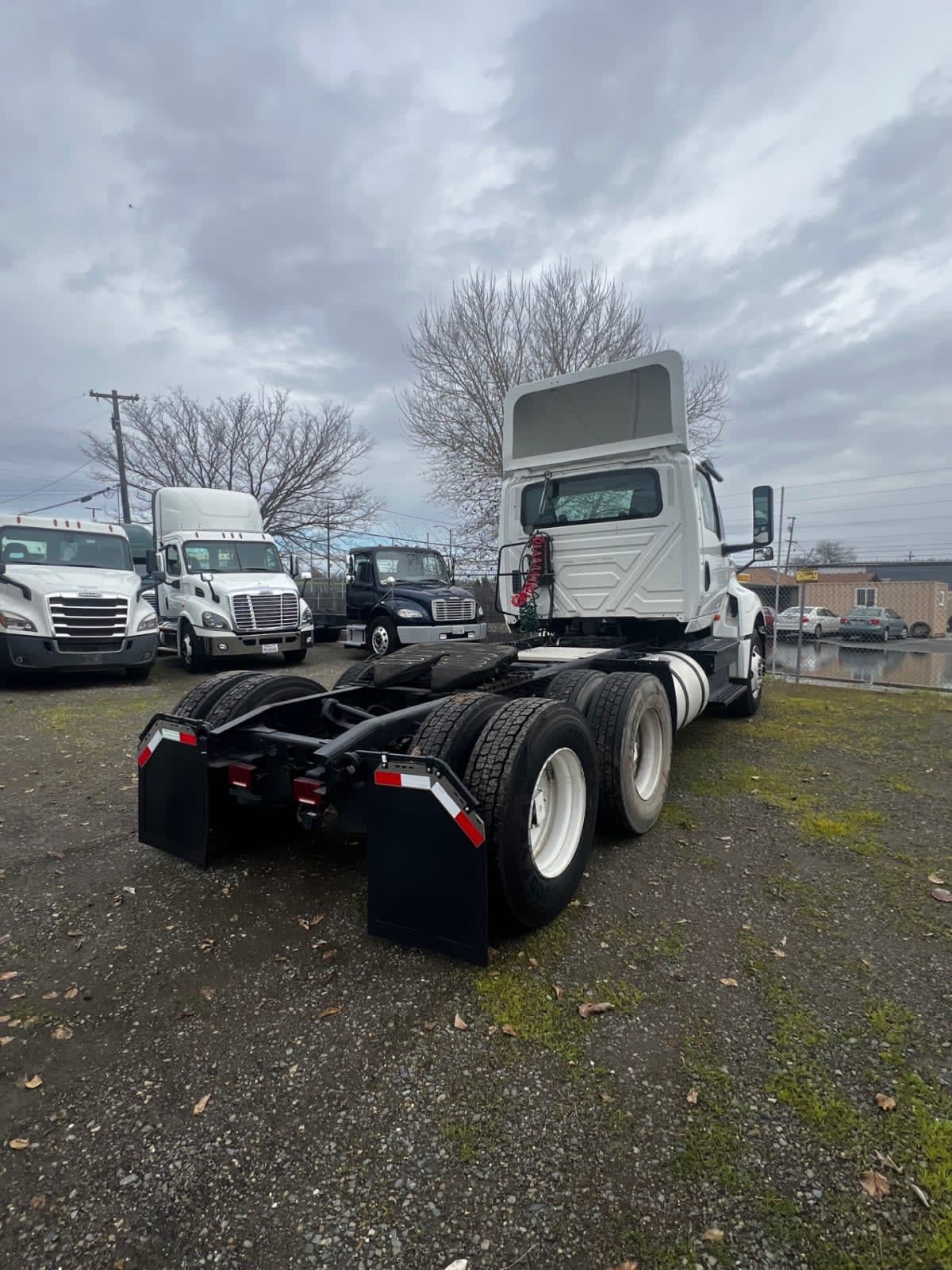 2018 International - image 4