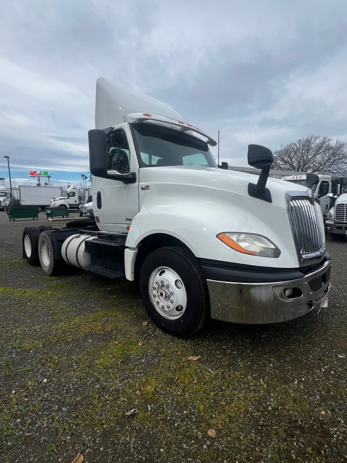 2018 International - image 3