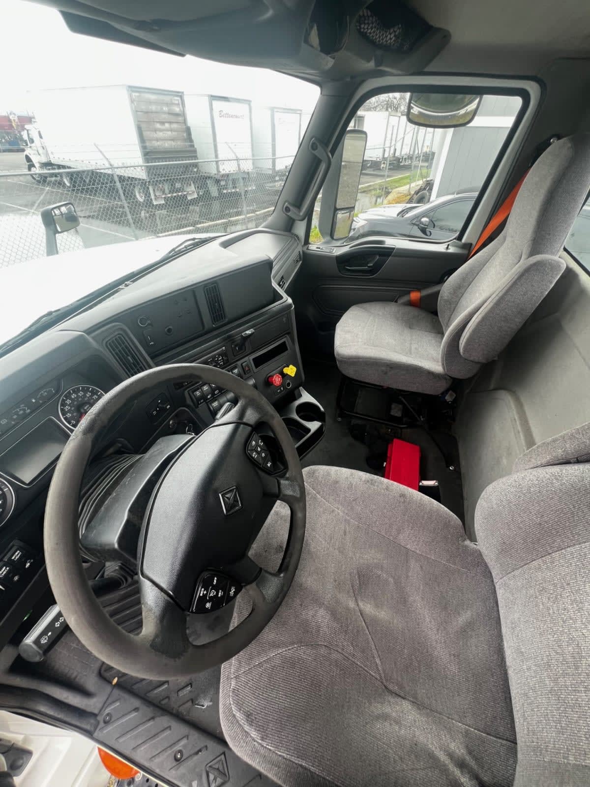 2018 International - image 7