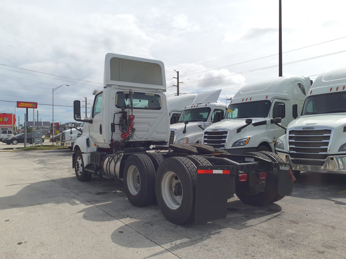 2018 Navistar International LT625 DAYCAB T/A 790302