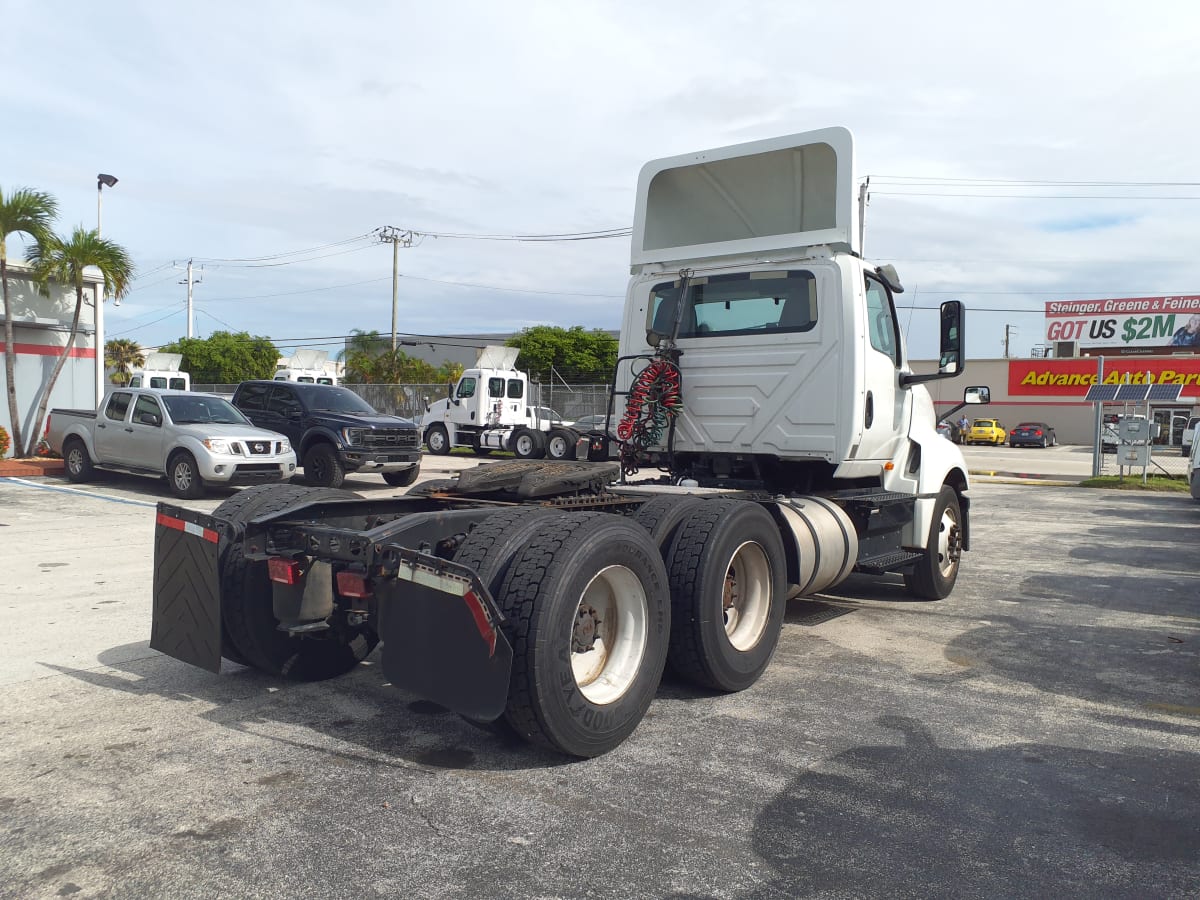 2018 Navistar International LT625 DAYCAB T/A 790302