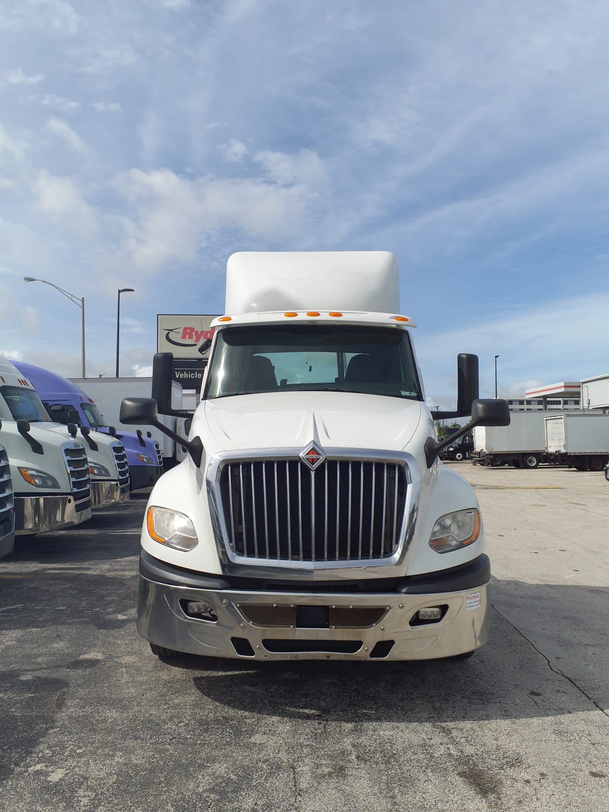 2018 Navistar International LT625 DAYCAB T/A 790302