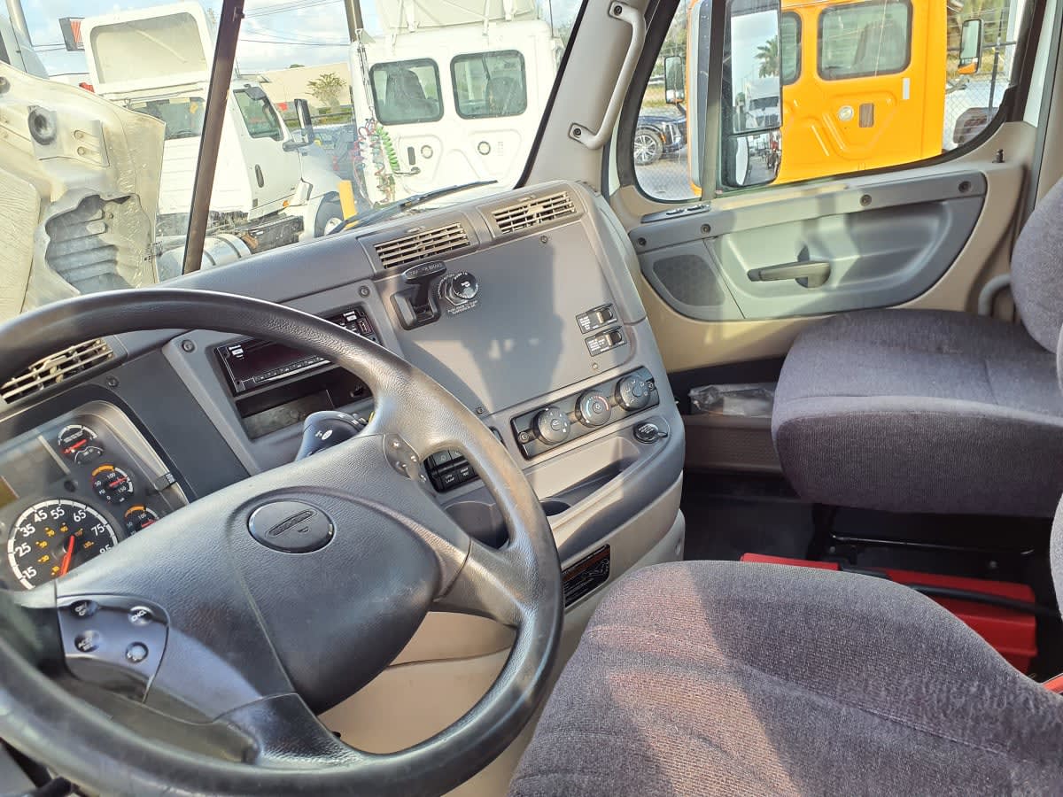 2018 Freightliner - image 7