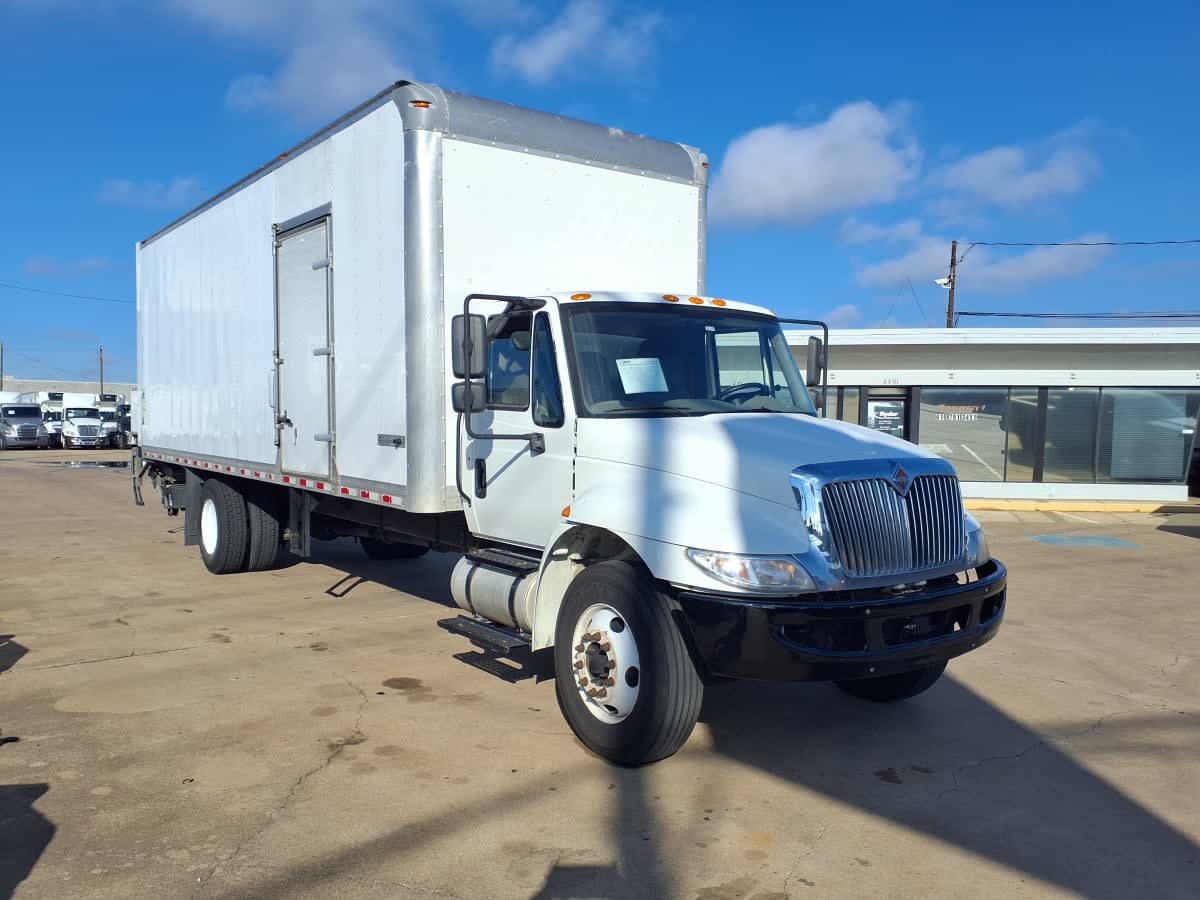 2018 Navistar International 4300 790811