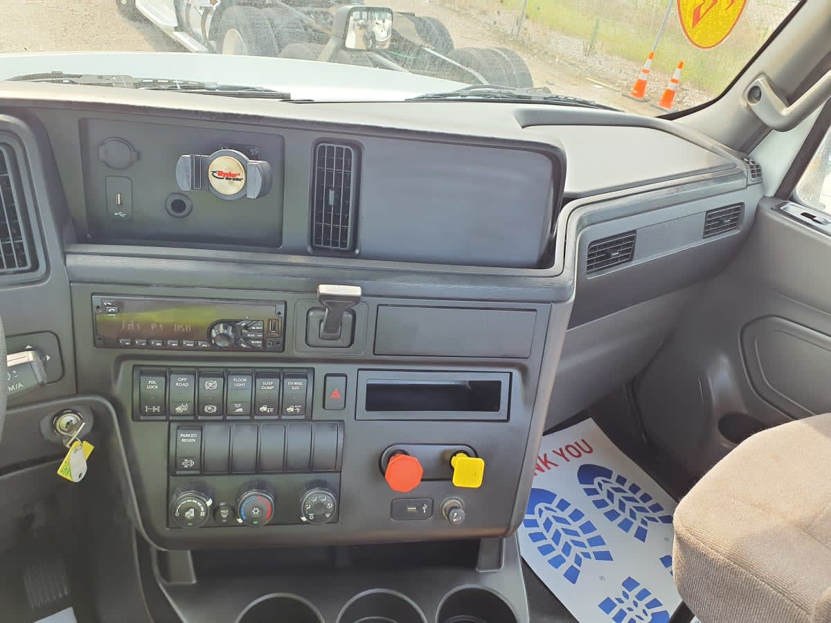 2018 Navistar International LT625 DAYCAB T/A 790842