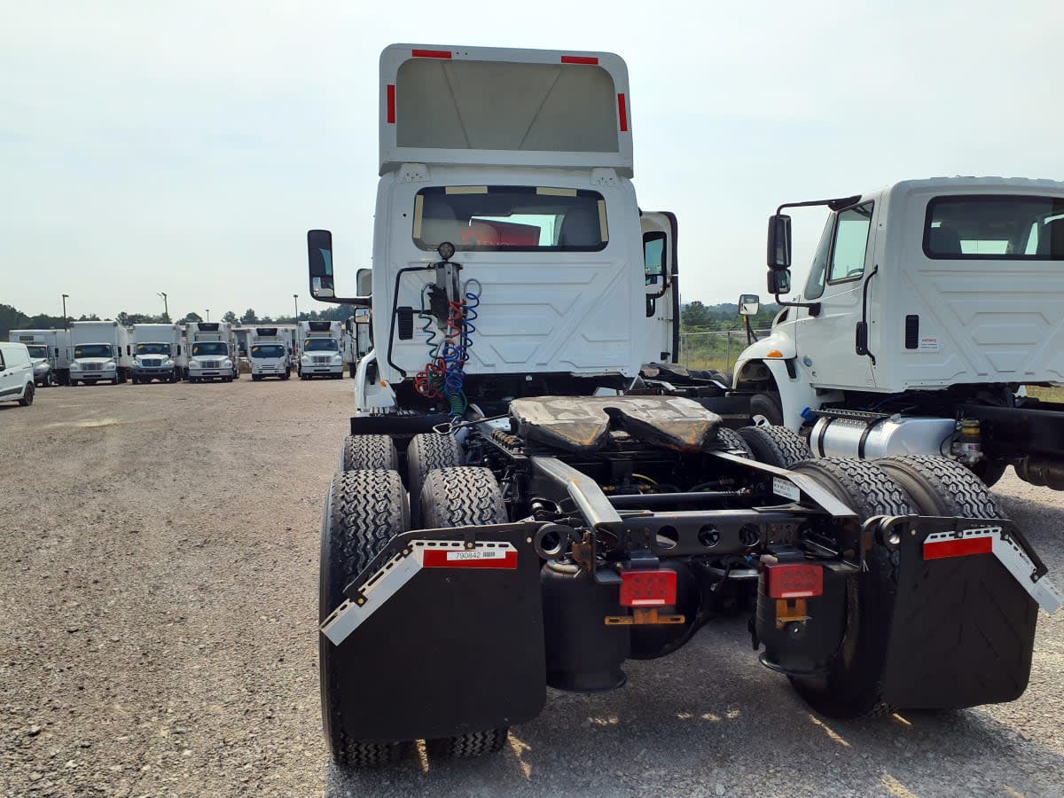 2018 Navistar International LT625 DAYCAB T/A 790842