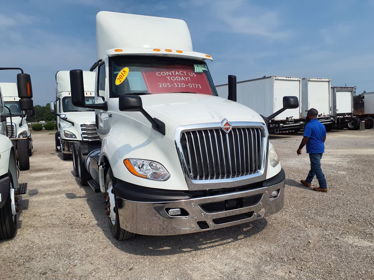 2018 Navistar International LT625 DAYCAB T/A 790842