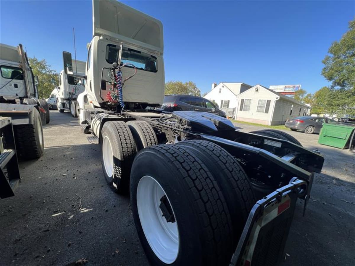 2018 Navistar International LT625 DAYCAB T/A 790844