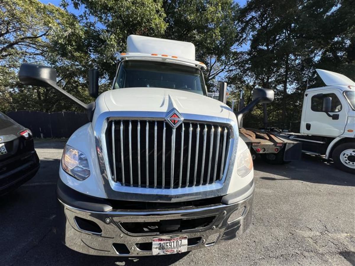 2018 Navistar International LT625 DAYCAB T/A 790844