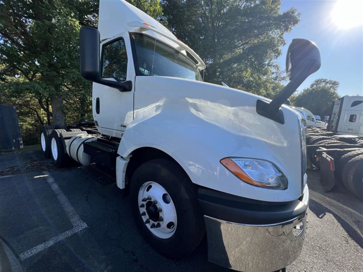 2018 Navistar International LT625 DAYCAB T/A 790844