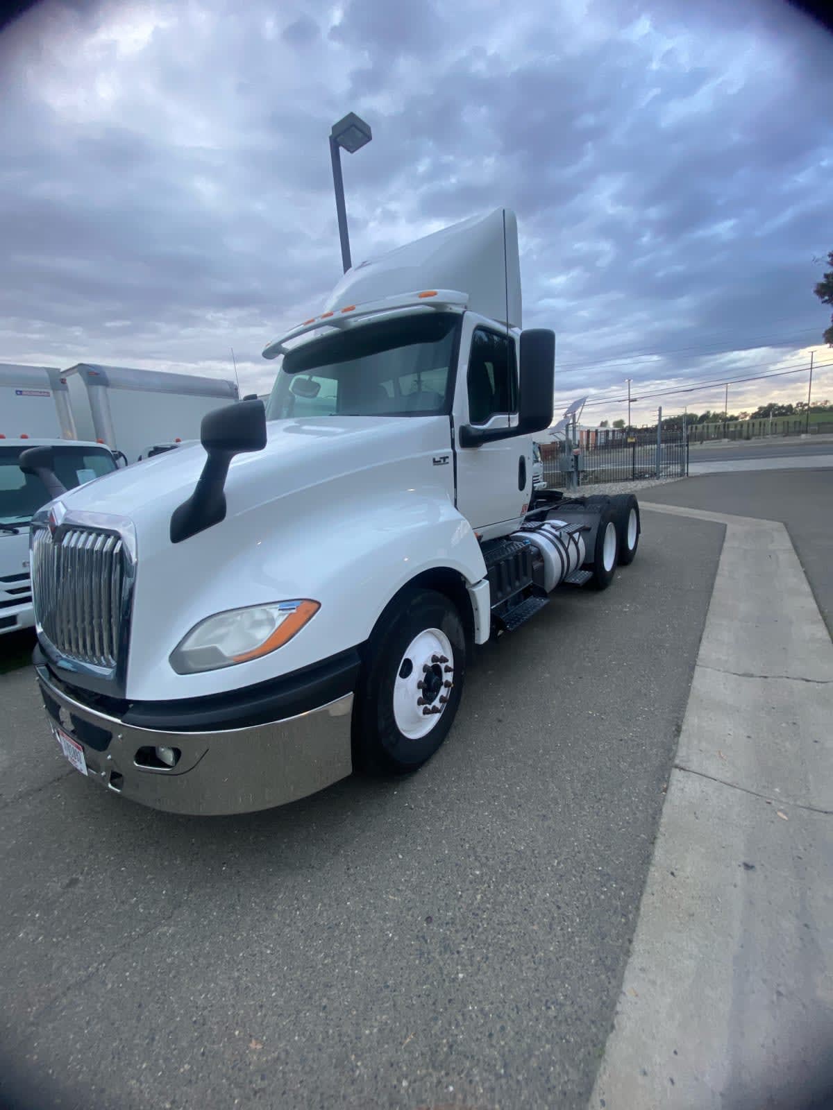 2018 International - image 3