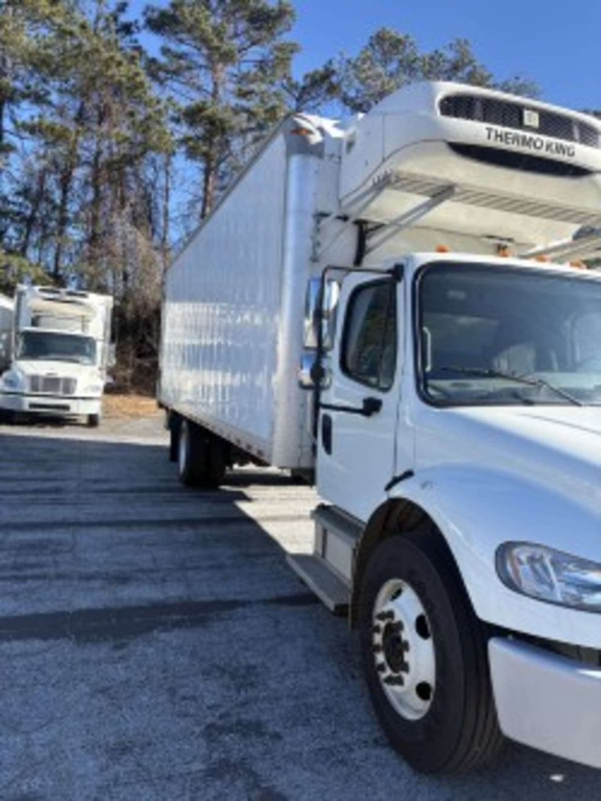 2019 Freightliner M2 106 - image 3