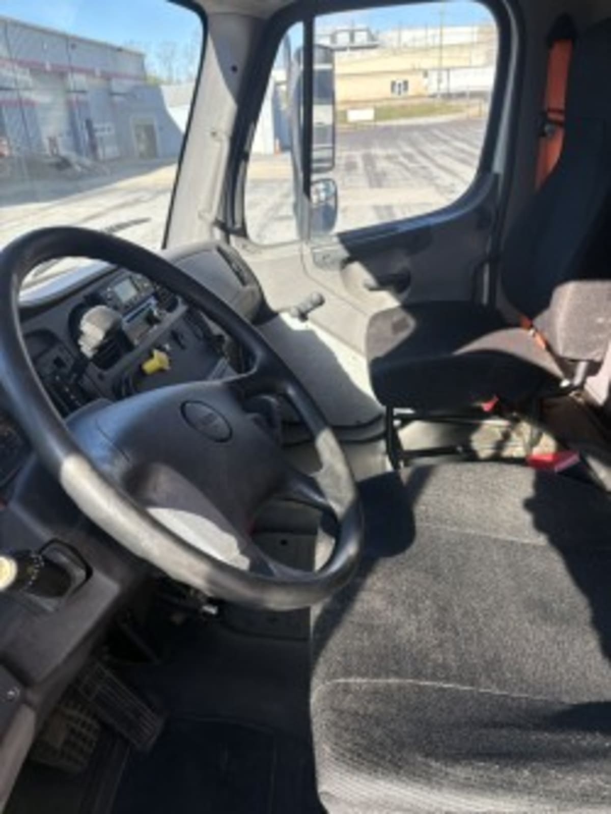 2019 Freightliner M2 106 - image 8