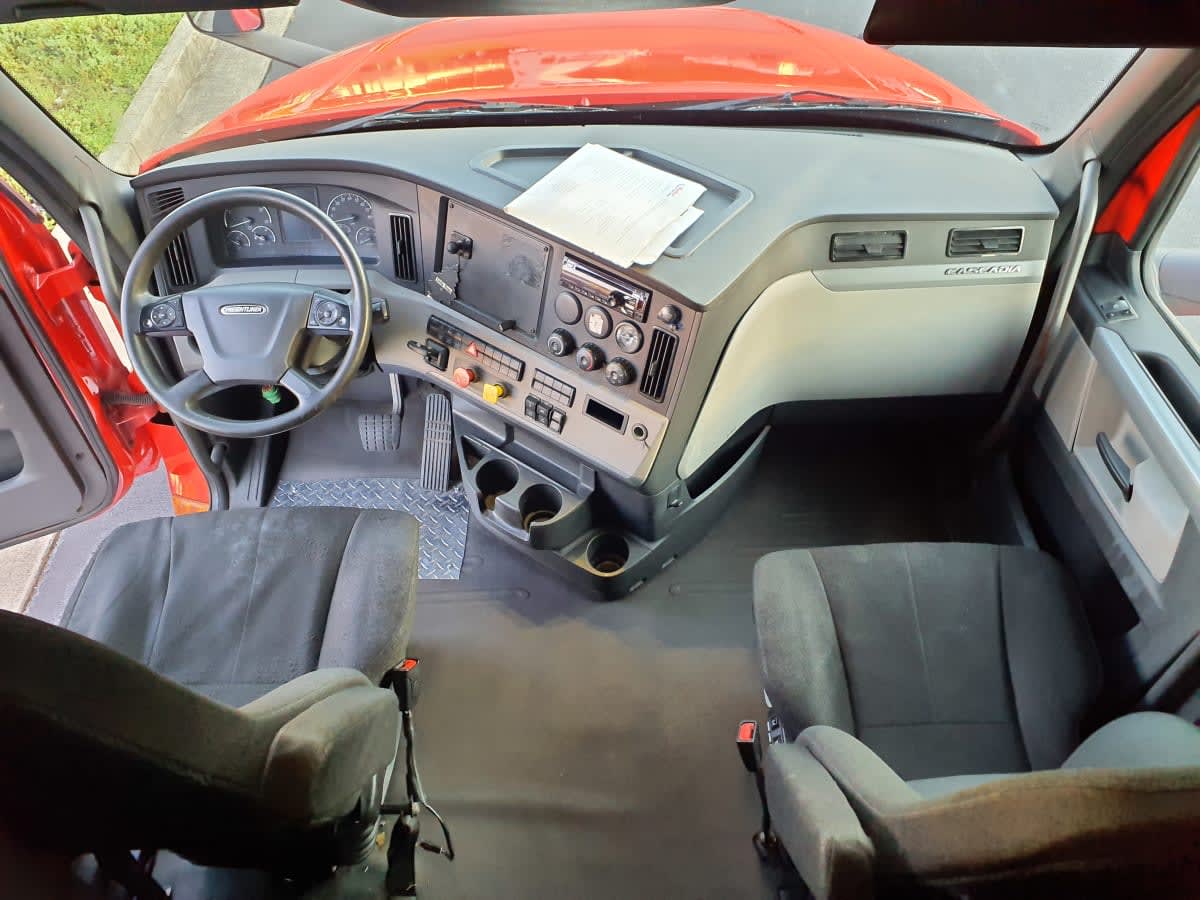 2019 Freightliner Cascadia in Atlanta, GA — photo 7