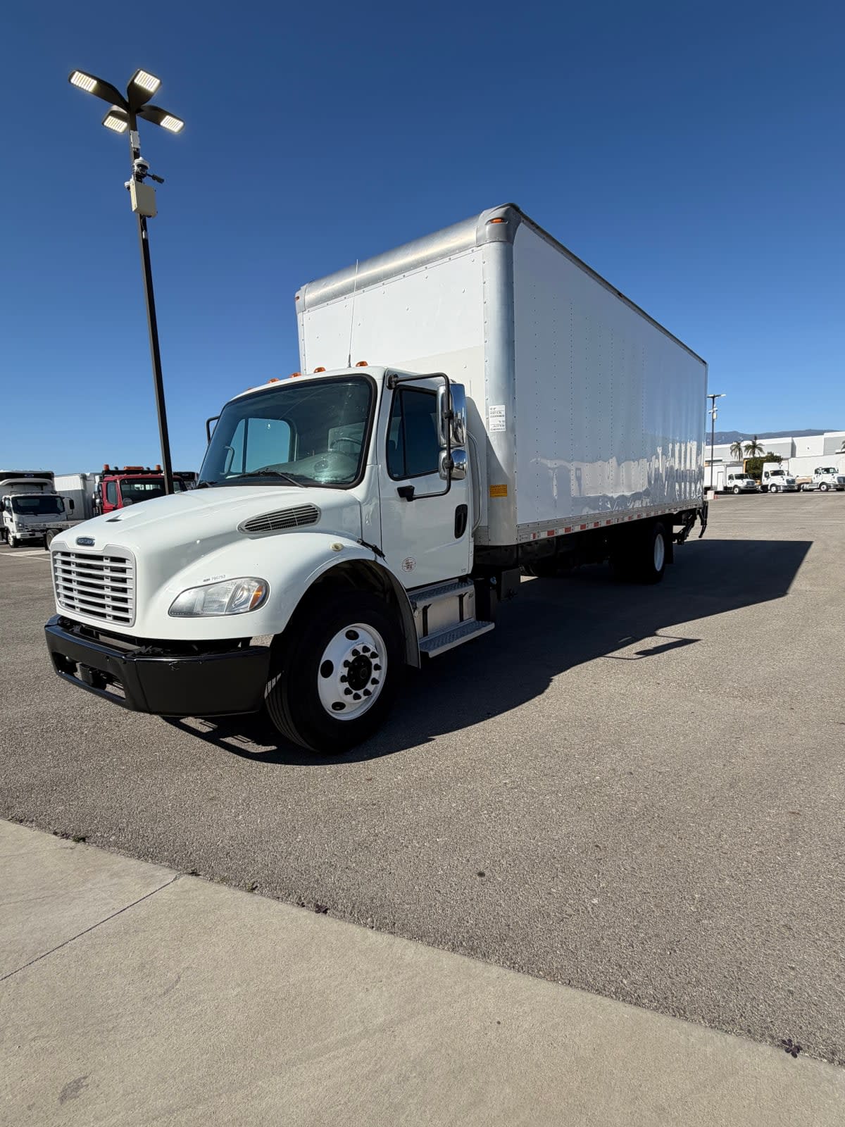 2018 Freightliner/Mercedes M2 106 795753
