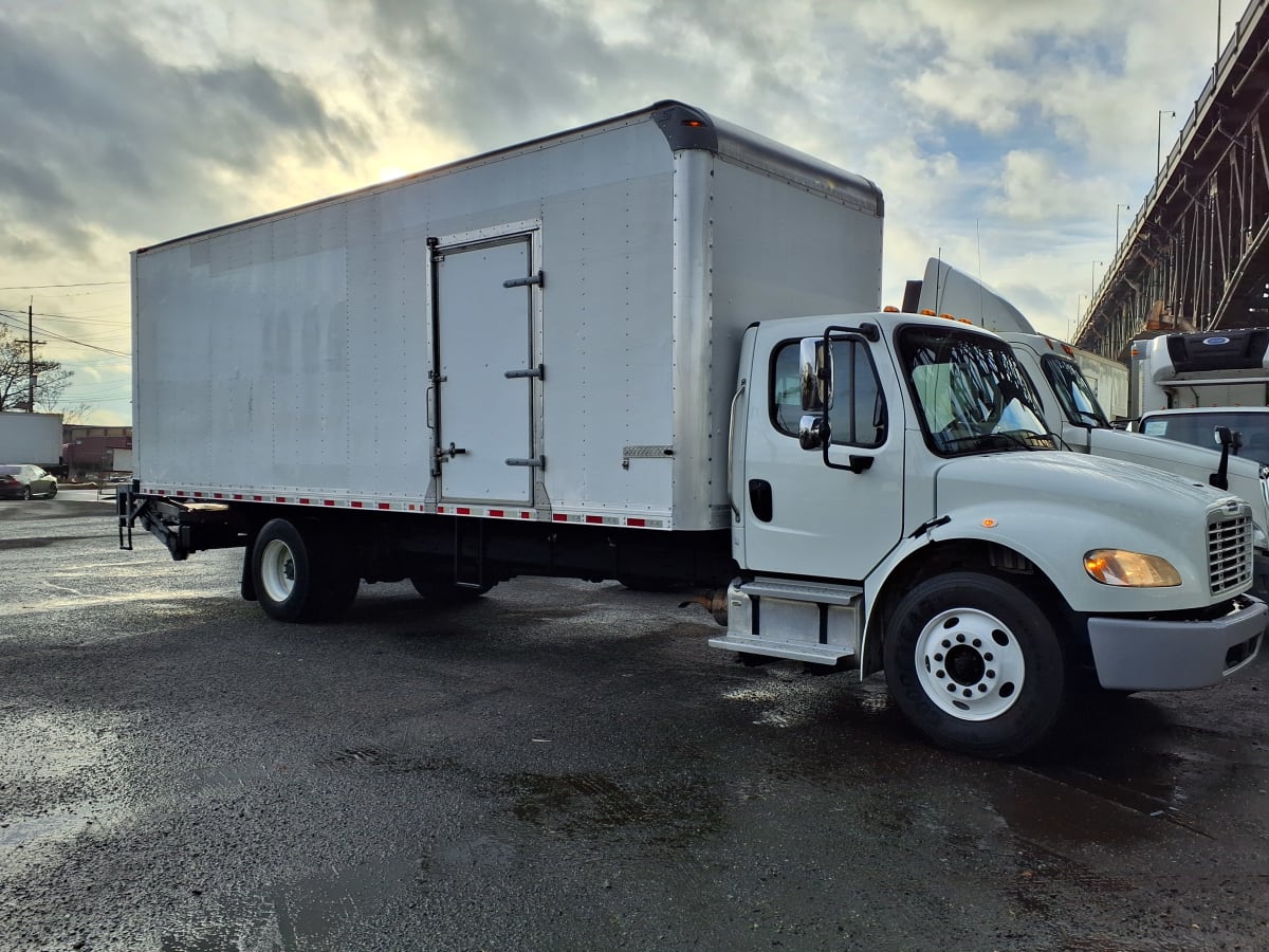 2018 Freightliner M2 106 in Newark, NJ — photo 3