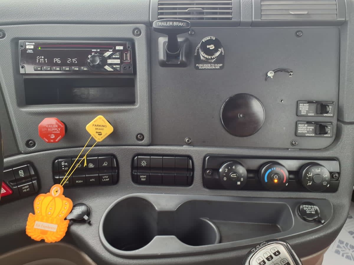 2019 Freightliner - image 9