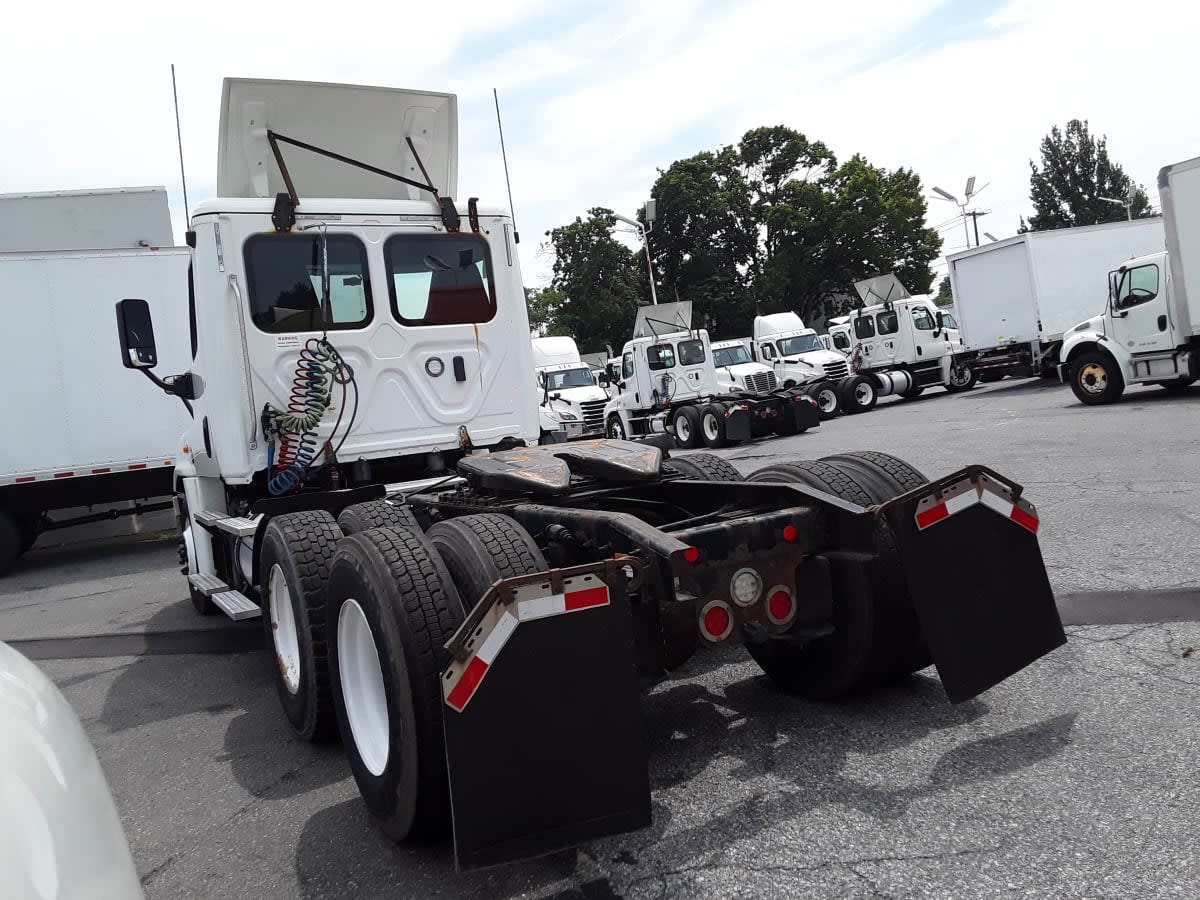 2018 Freightliner CASCADIA 125 800111