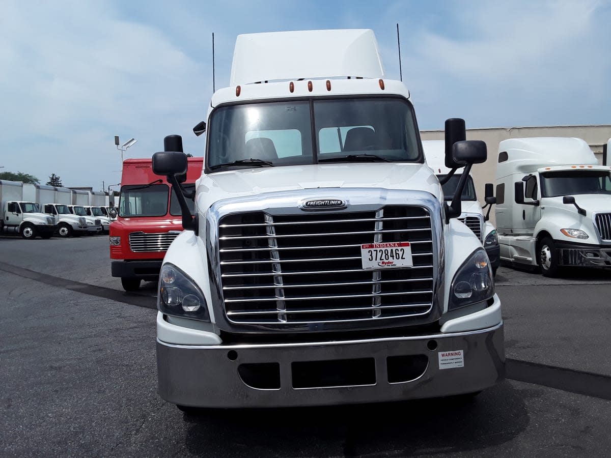 2018 Freightliner CASCADIA 125 800111